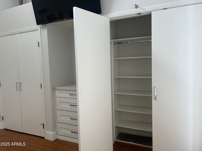 Building Photo - 7760 E Gainey Ranch Rd