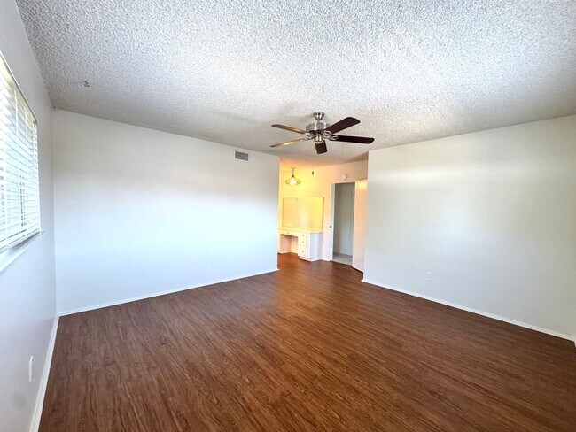 Building Photo - Beautiful Glendora Home in Desireable Area