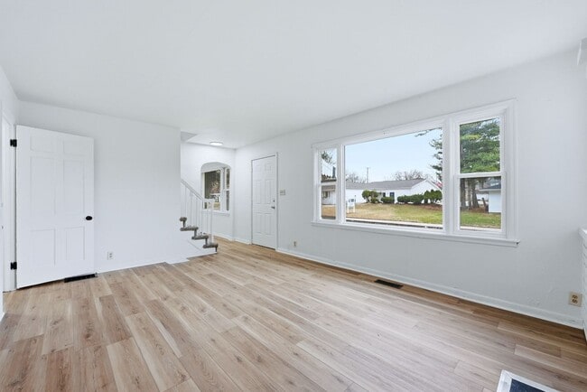 Building Photo - Freshly Updated 3BR Home with Garage & Carport