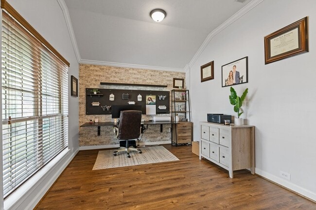 Building Photo - 8222 Groveland Hills Dr