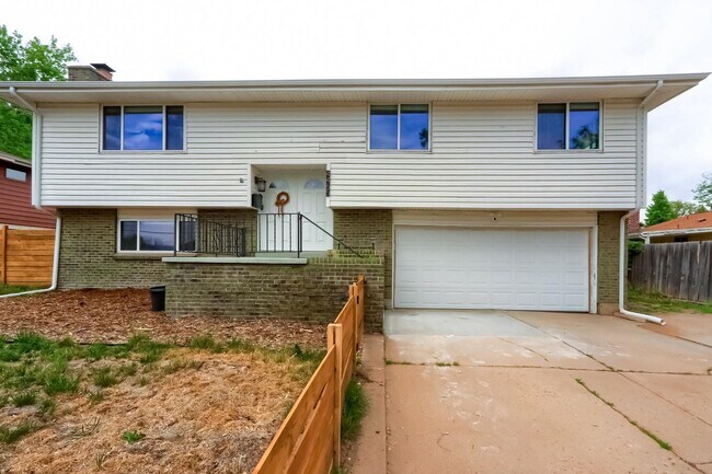 Building Photo - Beautiful 4-Bedroom, 3-Bathroom Home! Ever...