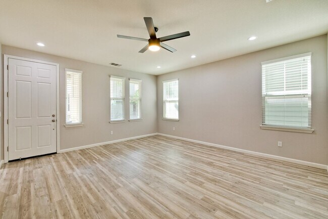 Building Photo - 309 Rayos Del Sol Dr