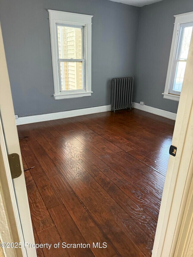 Building Photo - 834 Monroe Ave