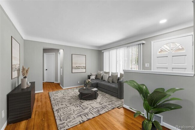 Building Photo - 3216 Maplewood Ave