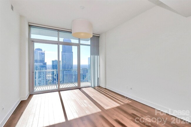 Building Photo - 215 N Pine St