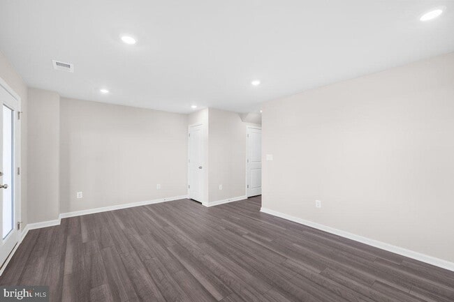 Building Photo - 569 Seeback Dr