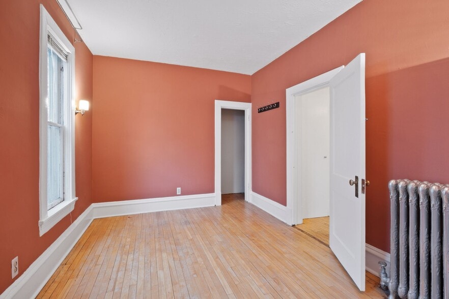 Bedroom #1 - 10'x15' - 3032 grand ave