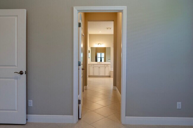 Building Photo - 13927 Old Creek Ct