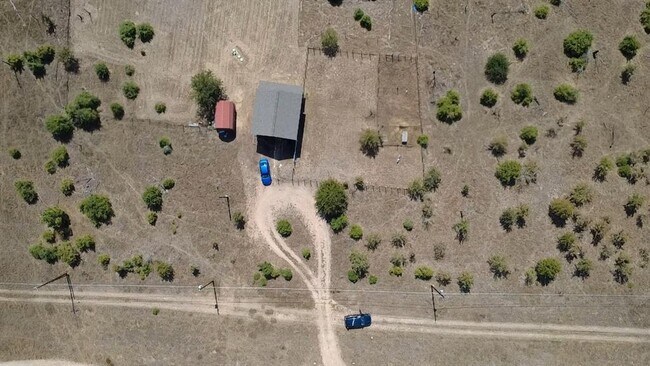 Building Photo - 143 Spring Hollow Trail