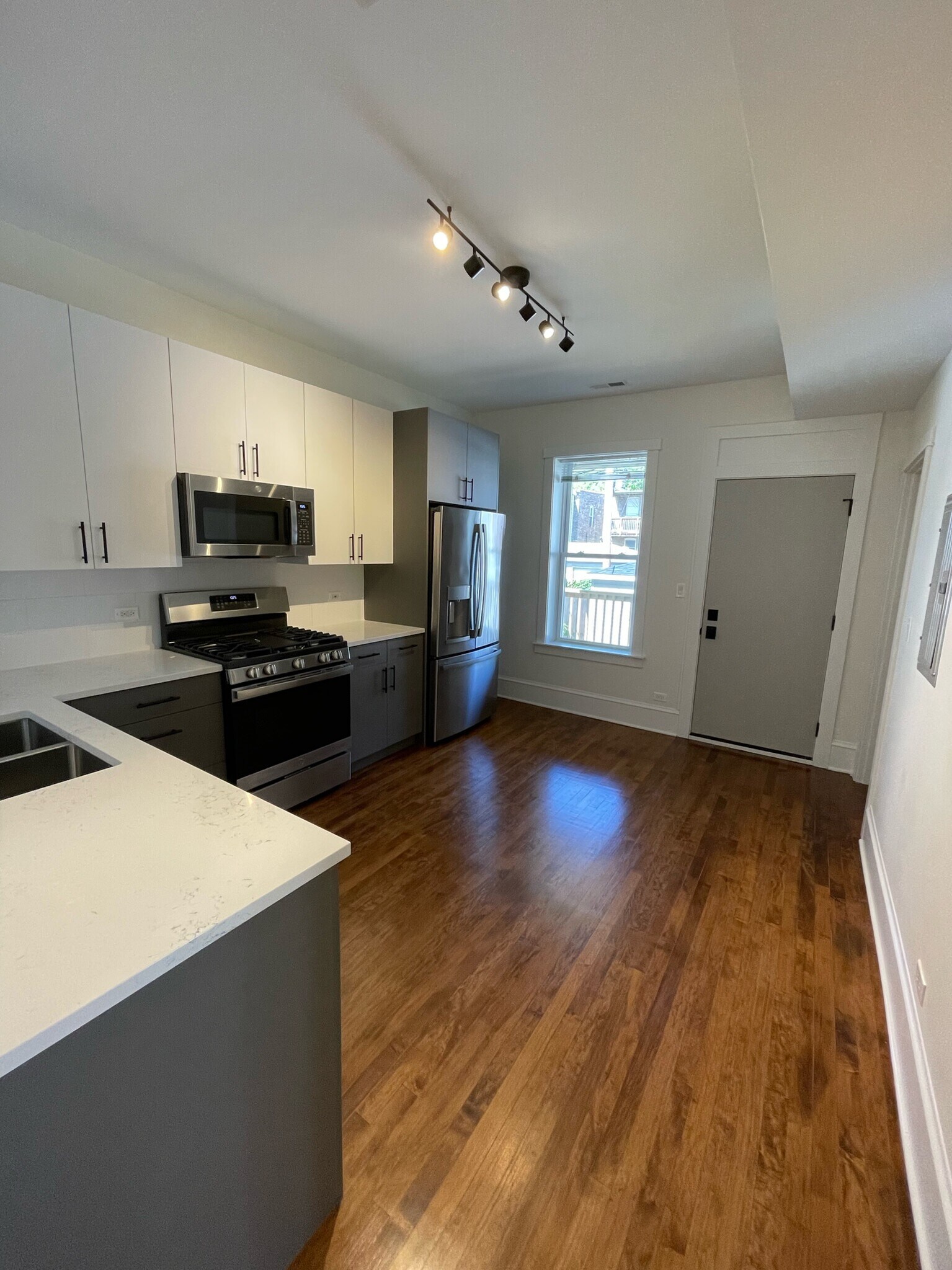 Building Photo - 3436 N Springfield Ave