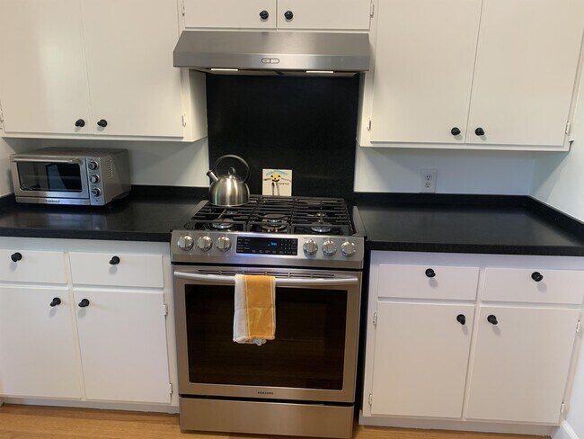 Building Photo - 531 Tamalpais Dr