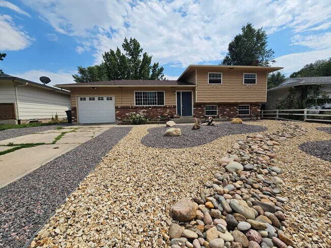 Building Photo - 3 Bed 2 Bath Home in North East Colorado S...