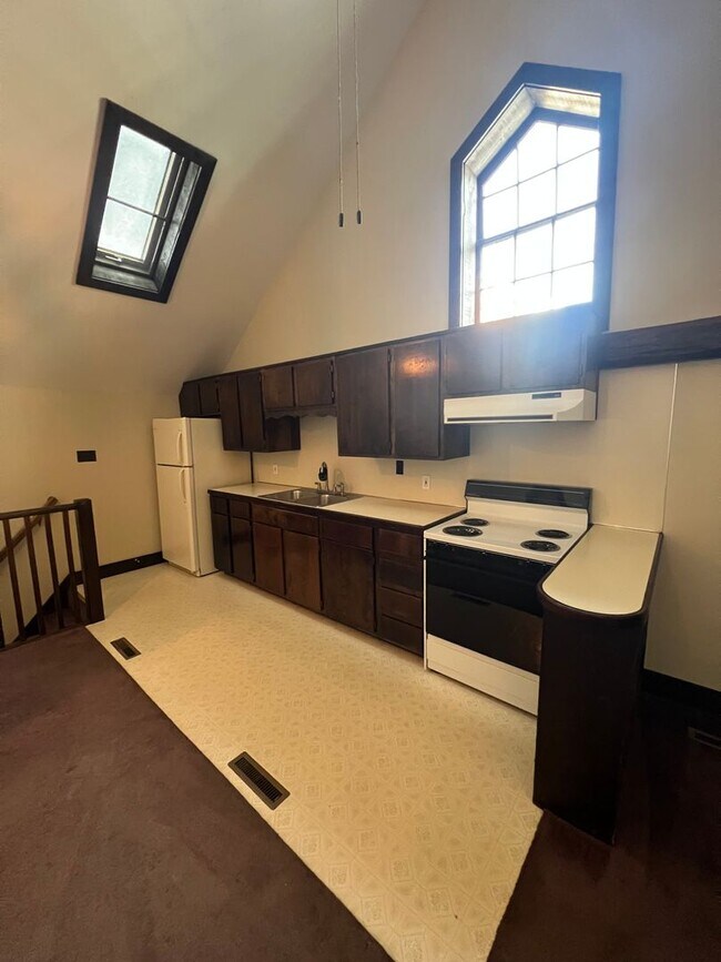 Building Photo - Downtown Apartment Carlisle Hidden Gem.