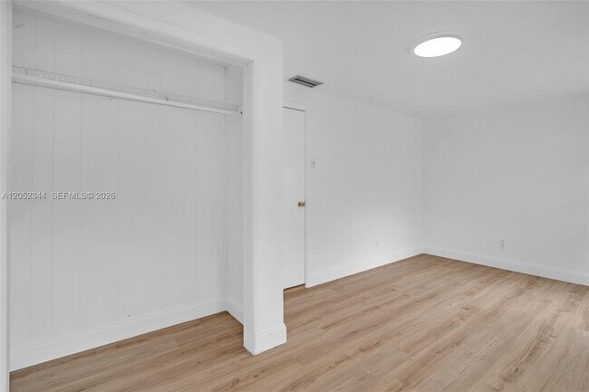 Building Photo - 5096 SW 28th Terrace
