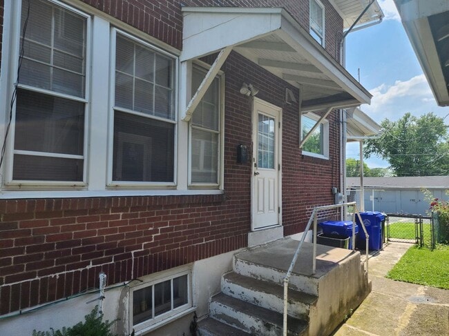 Building Photo - 2310 Hoffer Ave