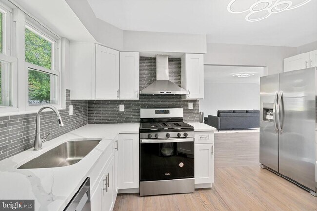 Building Photo - 501 Bloomfield Dr