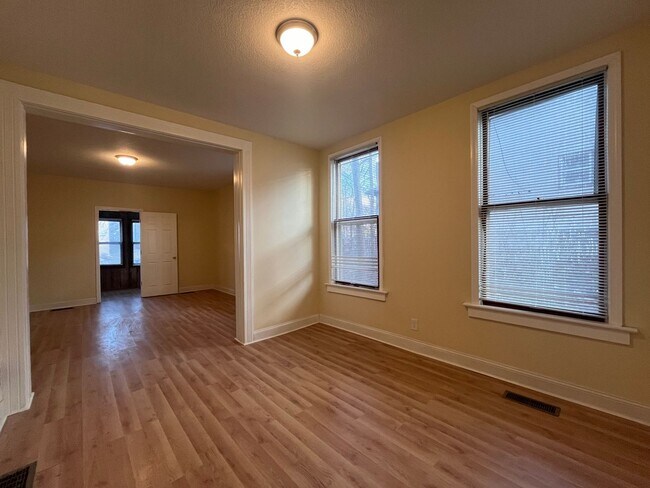 Building Photo - 595 Park St