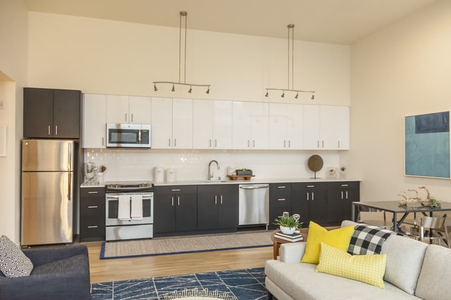 Building Photo - Henry