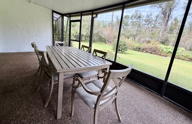 Building Photo - 3 bedroom 2.5 Bathroom Condo In Saddlebrook!