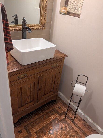 half bath - 626 Jasper St