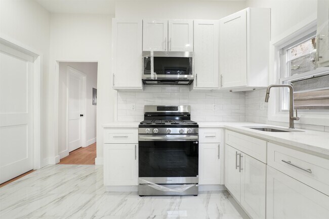 Building Photo - 1102 Central Ave