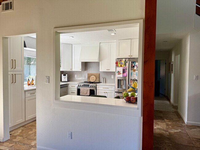 Building Photo - 350 Sailfish Dr