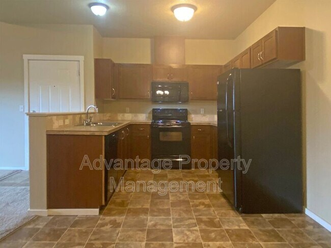 Building Photo - 501 Catron Pl
