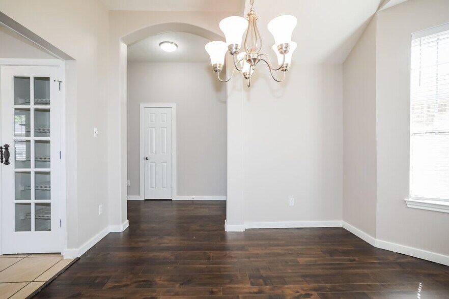 Building Photo - 311 Lake View Dr