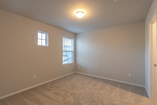 Building Photo - 213 Riverhill Cv