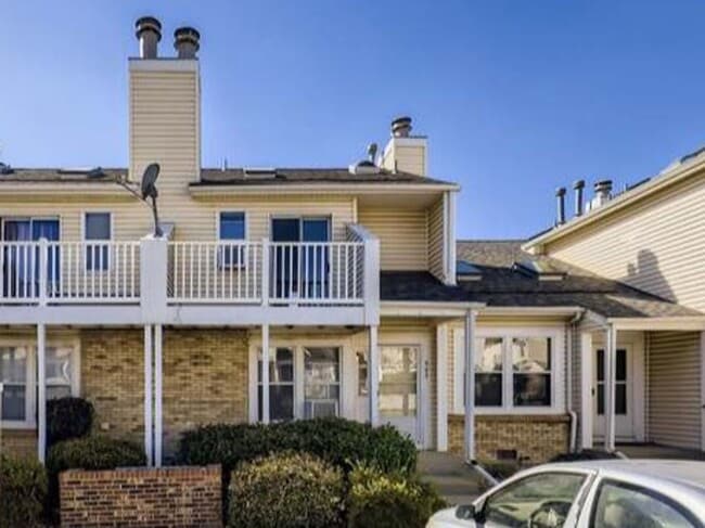 Building Photo - 2-Story Copper Ridge Townhome with Balcony, Fenced Yard & RTD Access