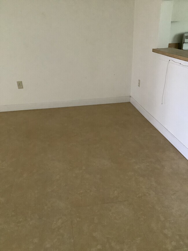 Building Photo - 1800 N Lauderdale Ave