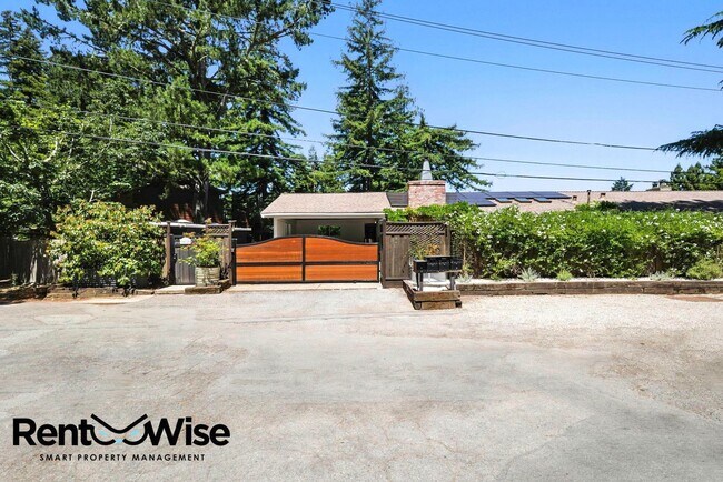Building Photo - 14826 Skyline Blvd