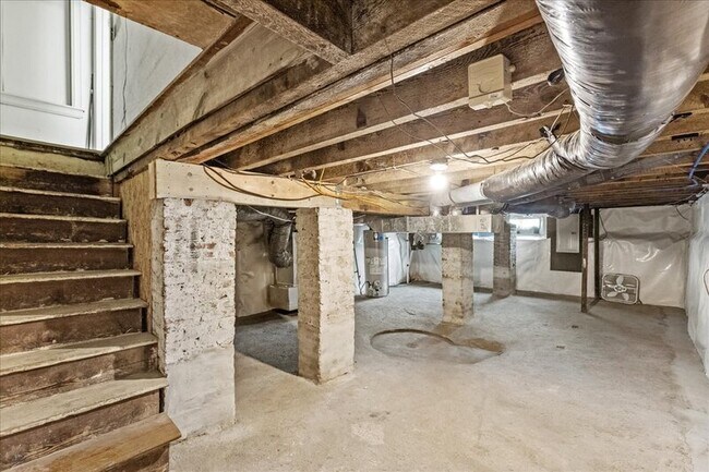 Building Photo - 216 N King St