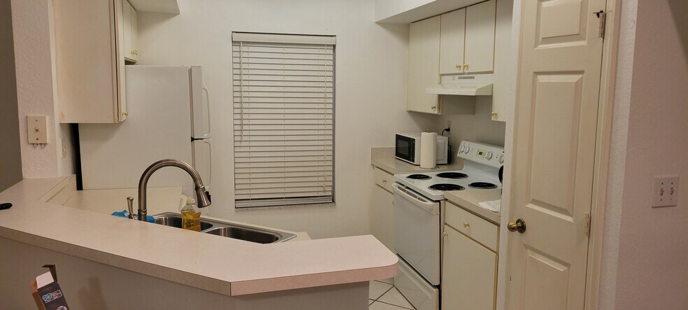 Building Photo - 10436 White Lake Ct