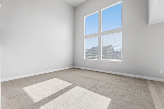 Building Photo - 6 Bedroom 3.5 Bathroom House in Saratoga Springs!