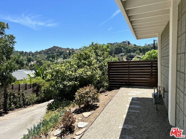 Building Photo - 3609 Sapphire Dr