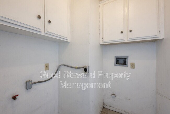 Building Photo - 363 Molokai Dr