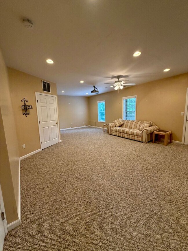 Building Photo - Stunning 5BR Retreat in Gated Village at Telfair
