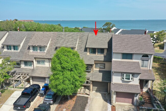 Building Photo - Ready NOW! 1 Block from the Bay! Pet Frien...