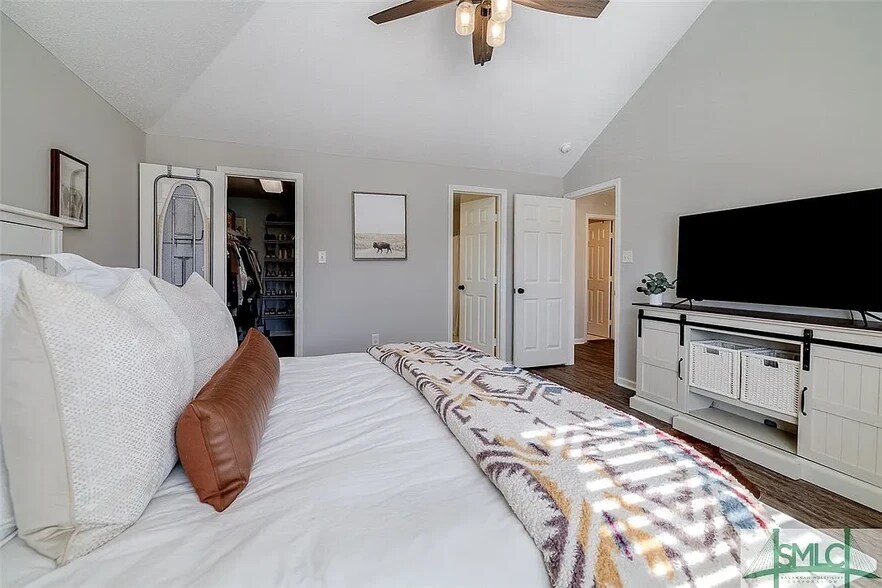 Building Photo - 165 Village Lake Dr