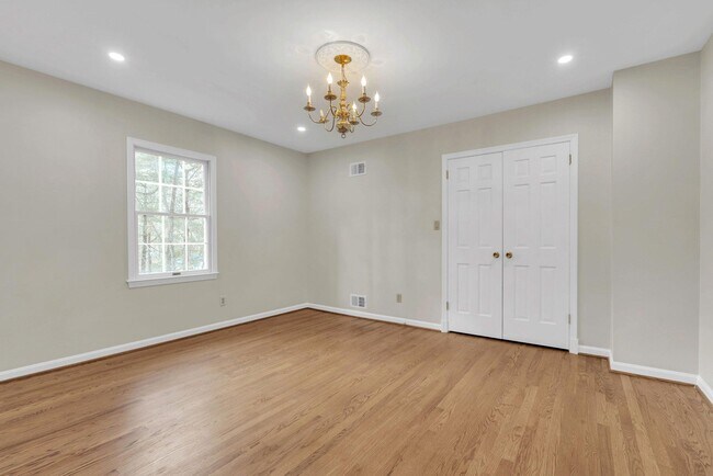 Building Photo - 8616 Chateau Dr