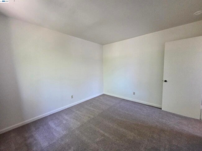 Building Photo - 7596 Silvertree Ln