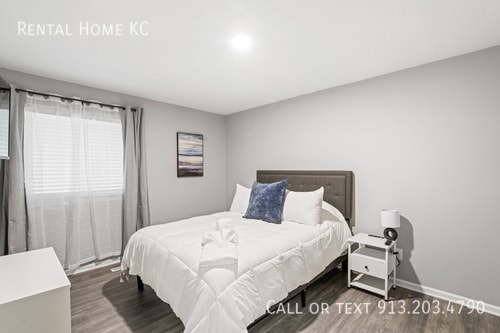 Building Photo - 10965 Gillette-