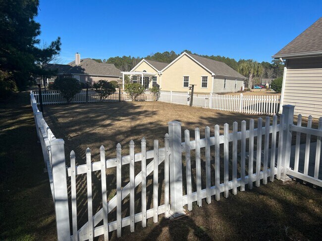 Building Photo - Pet-friendly, 3 Bedroom, 2 Bath Home with Fenced Yard in St. James School Area! Available in May!