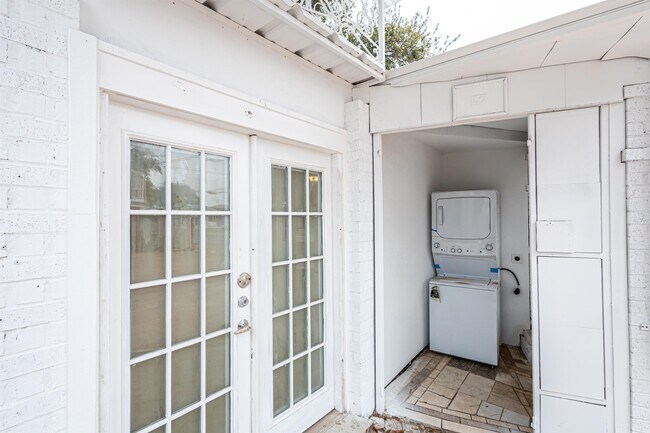 Building Photo - 1420 Corpus Christi St