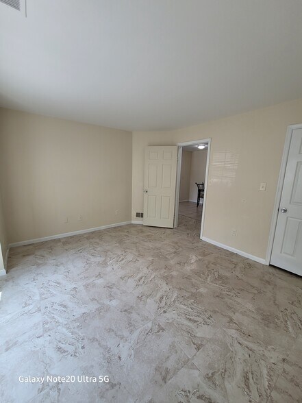 Building Photo - 32 Lear Ct