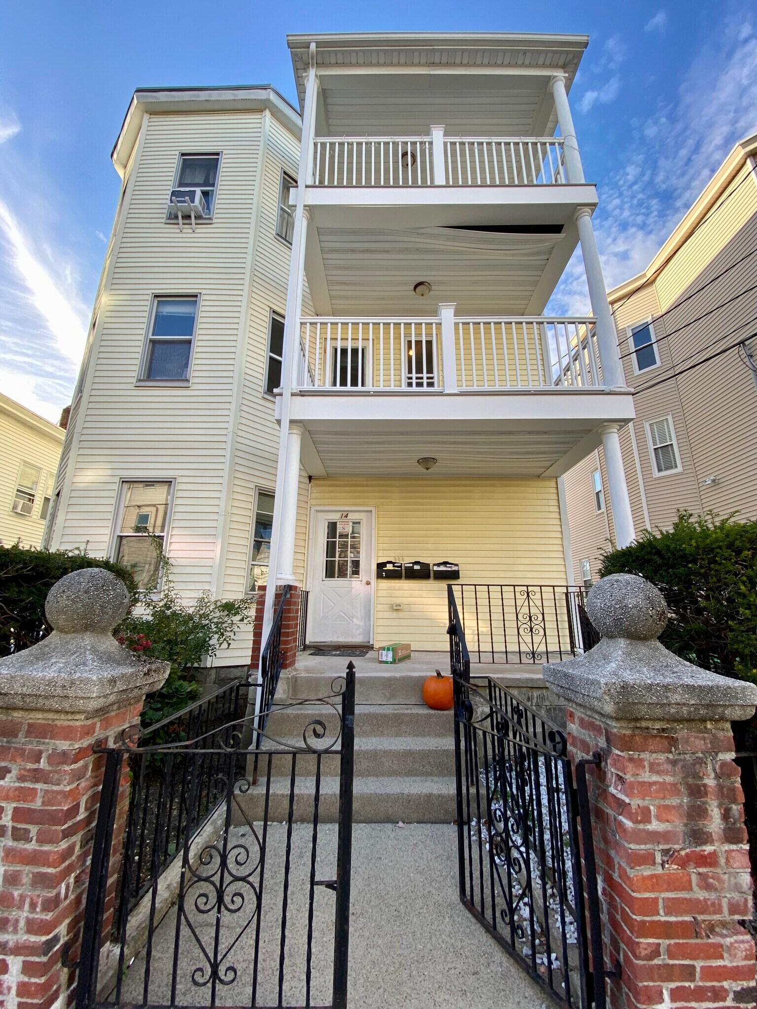Building Photo - 14 Belknap St