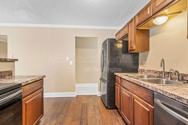 Building Photo - 583 Neal Dr