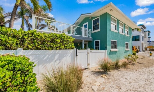 Building Photo - 100 7th St S