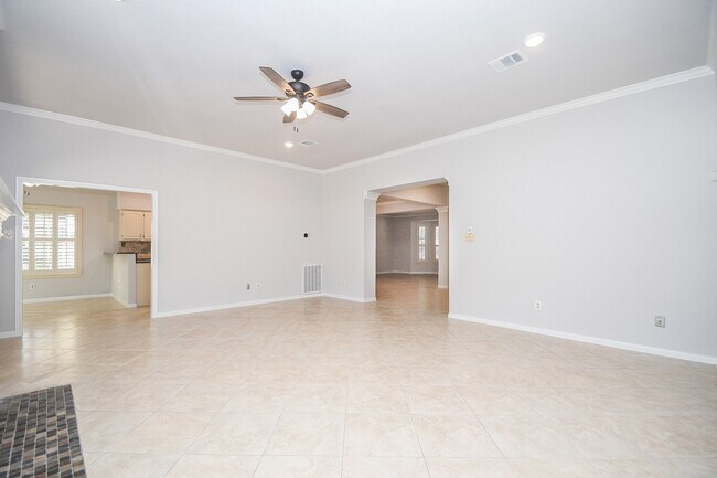 Building Photo - 4402 Jamaica Dr